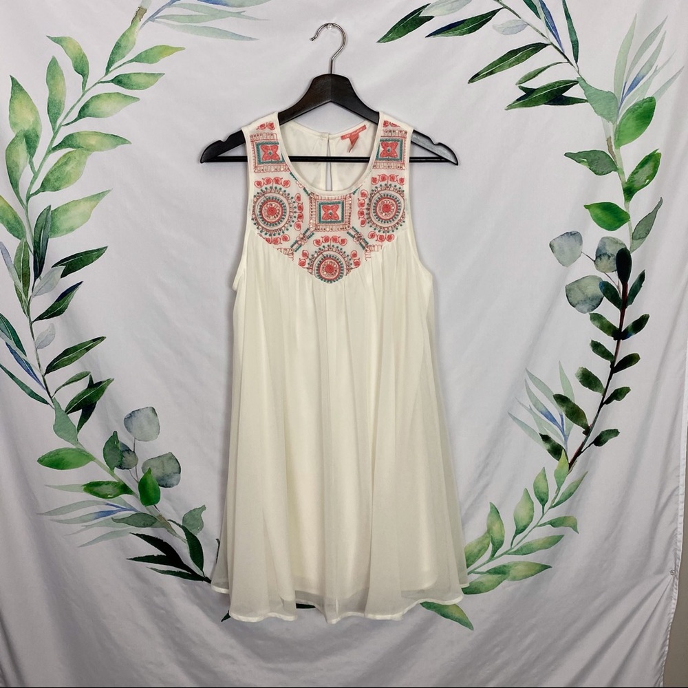 $10 CLOSET SALE❗️Chelsea & Violet Embroidered Dress